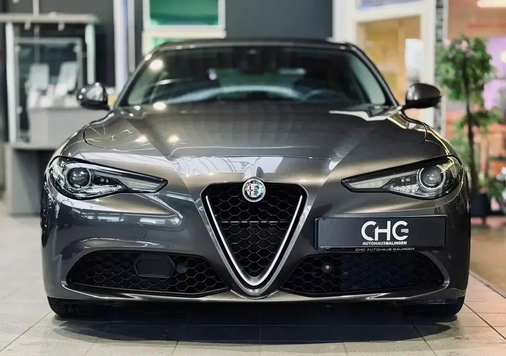 Main__Slider__Photo:Alfa Romeo Giulia Super |LED|Kamera|SHZ|Xenon| 04/2017-1