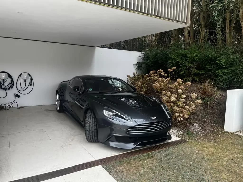 Main__Slider__Photo:Aston Martin Vanquish V12-6.0l 11/2017-0