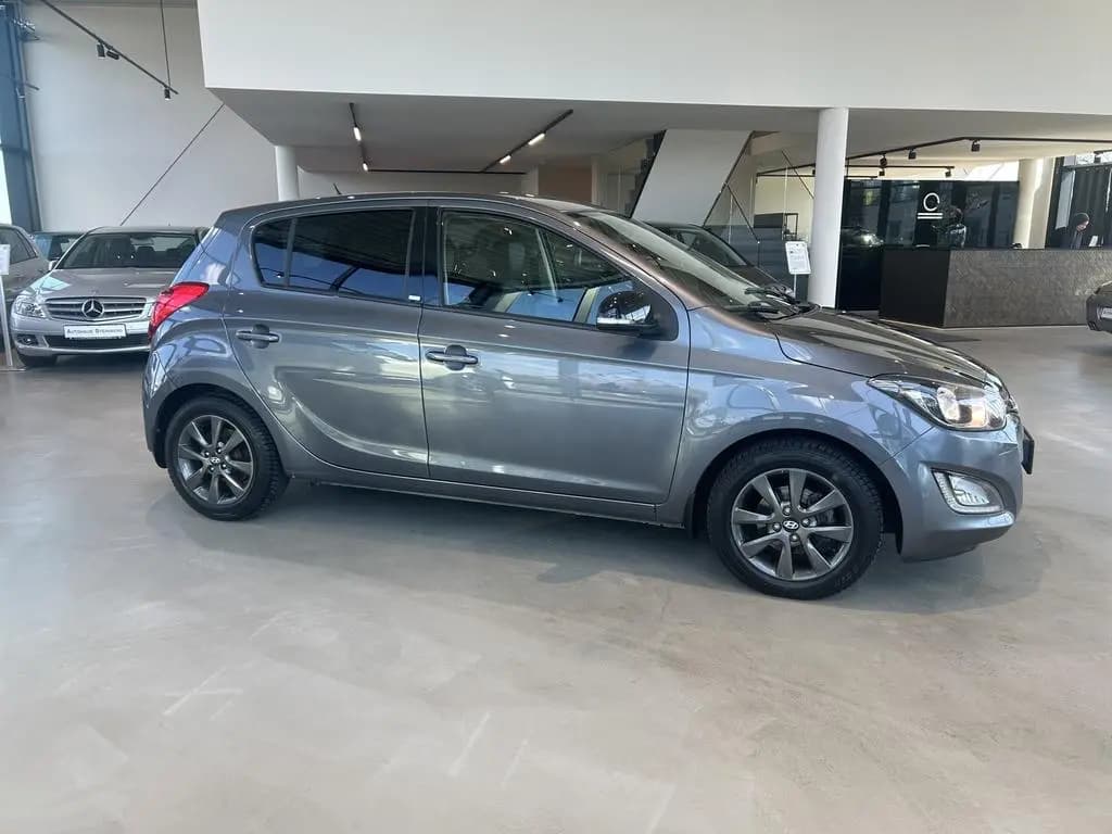 Main__Slider__Photo:Hyundai i20 AUTOMATIK+NAVI+SCHIEBEDACH+AHK i20 Style 09/2014-0