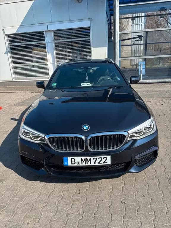 Main__Slider__Photo:BMW 5 Series 520i Touring A - 07/2019-0