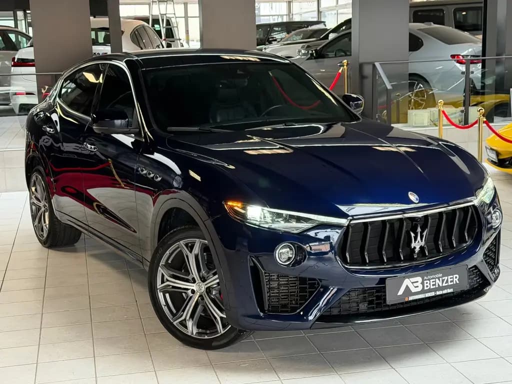 Main__Slider__Photo:Maserati Levante Diesel/GRANSPORT/LED/360°/MEMORY 07/2021-0