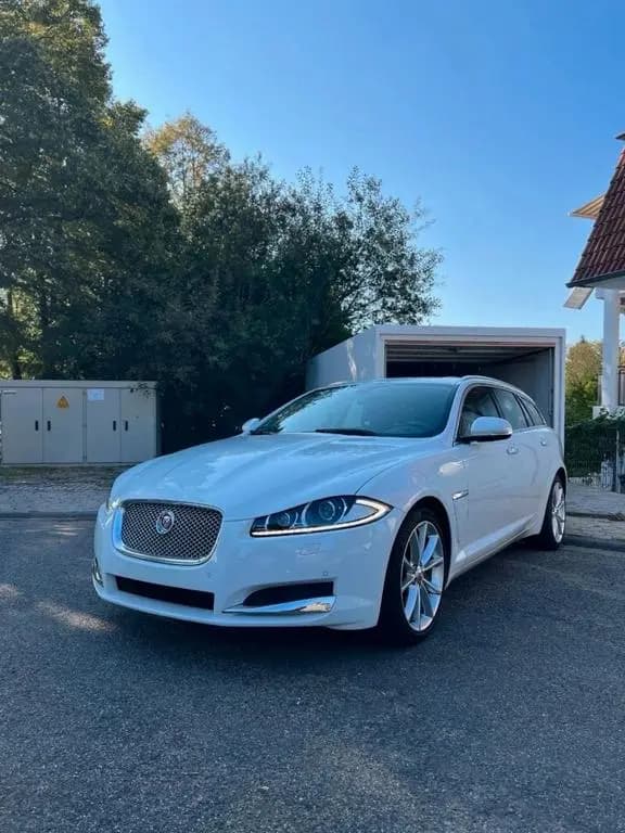 Main__Slider__Photo:Jaguar XF SPORTBRAKE 3.0 L V6 DIESEL S 03/2014-0