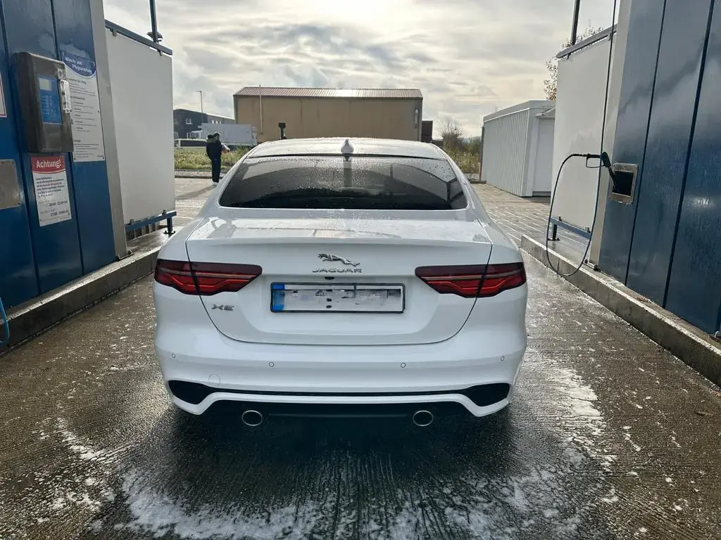 Main__Slider__Photo:Jaguar XE P250 R-DYNAMIC BLACK Automatik R-DYNAMIC ... 05/2020-1