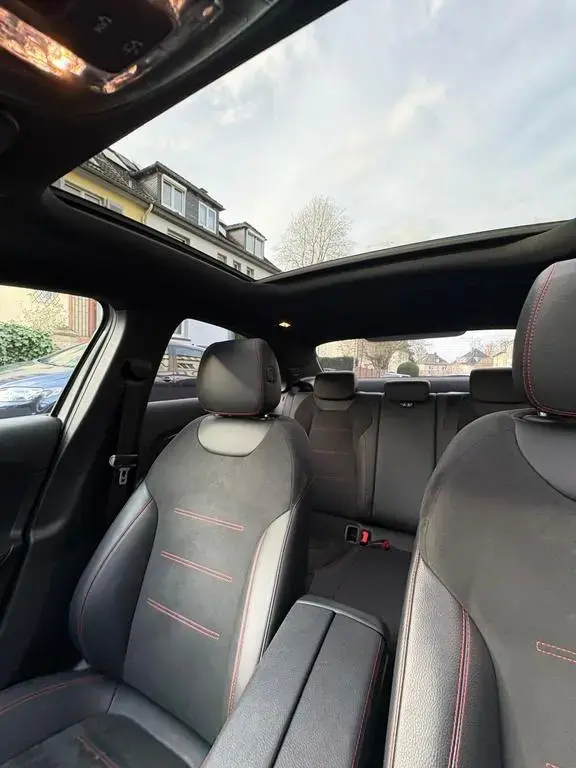 Main__Slider__Photo:Mercedes-Benz A-Class 250 - AMG Line & Business Paket 06/2020-1