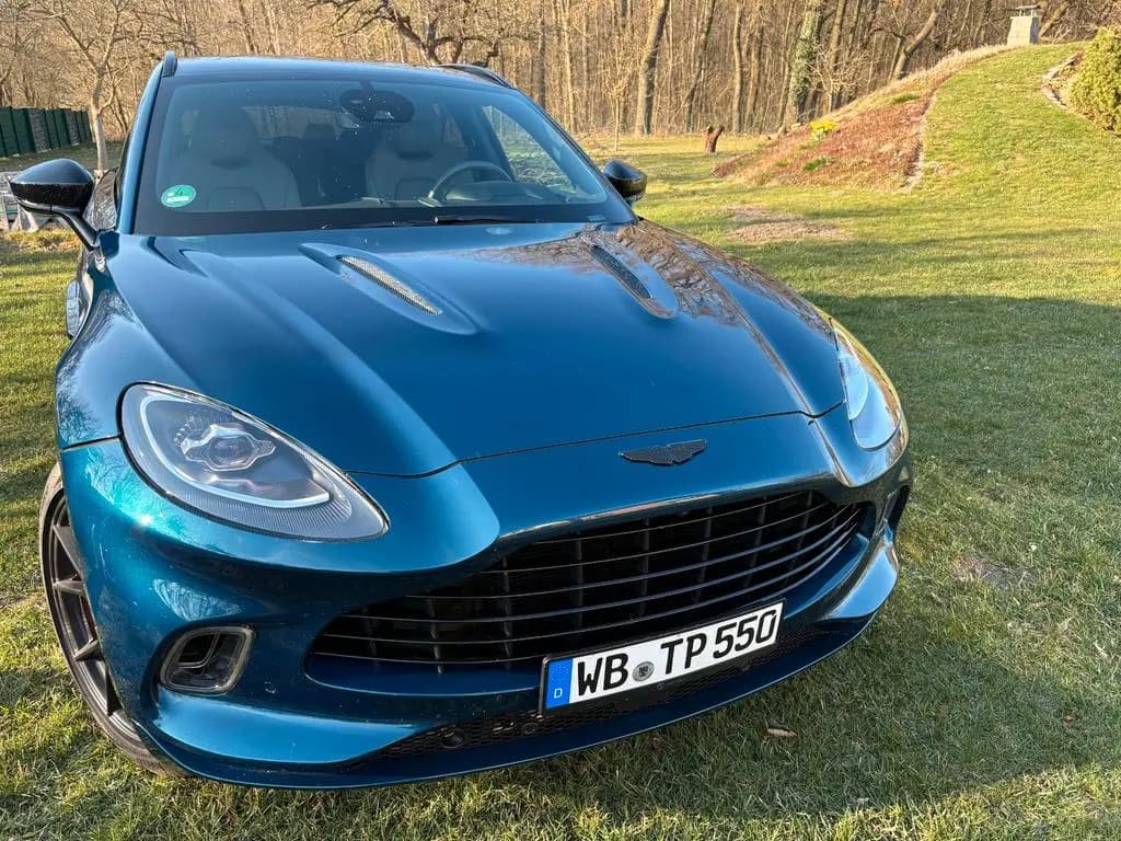 Main__Slider__Photo:Aston Martin DBX 4.0 V8 - Ocellus Teal 04/2021-0