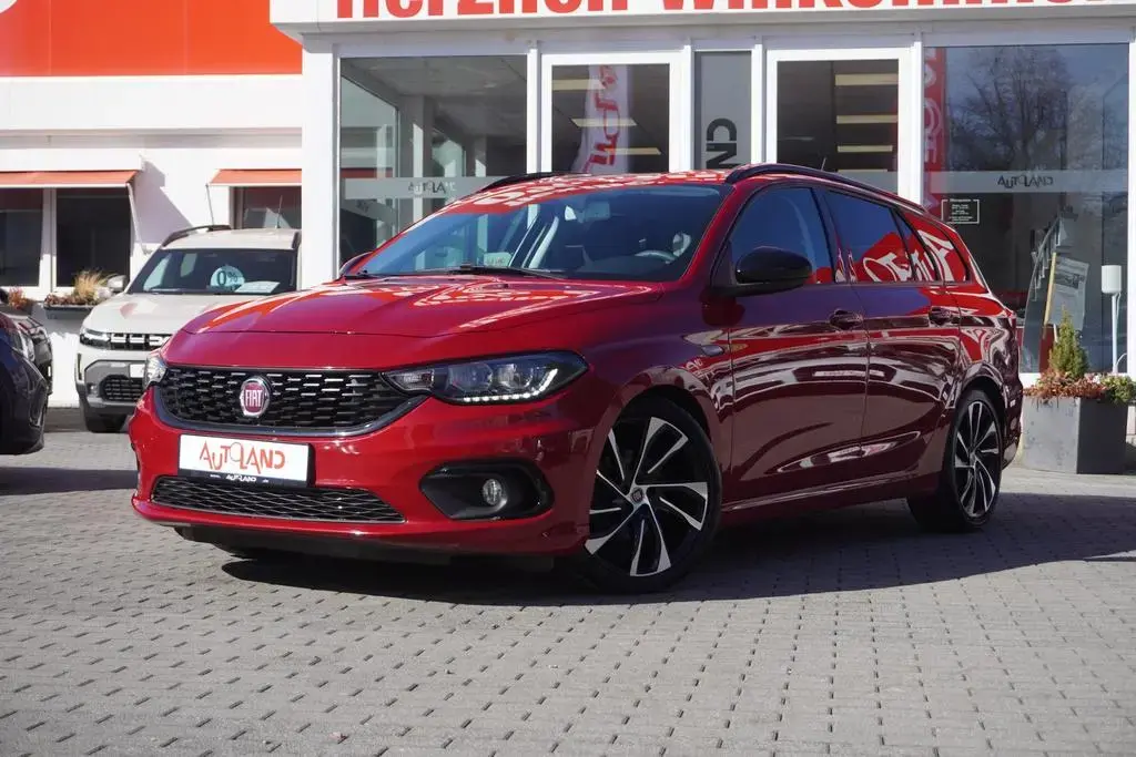 Main__Slider__Photo:Fiat Tipo Kombi 1.4 S-Design Xenon Navi Kamera DAB 01/2019-1