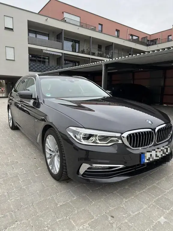 Main__Slider__Photo:BMW 5 Series 540i xDrive Touring 11/2017-1