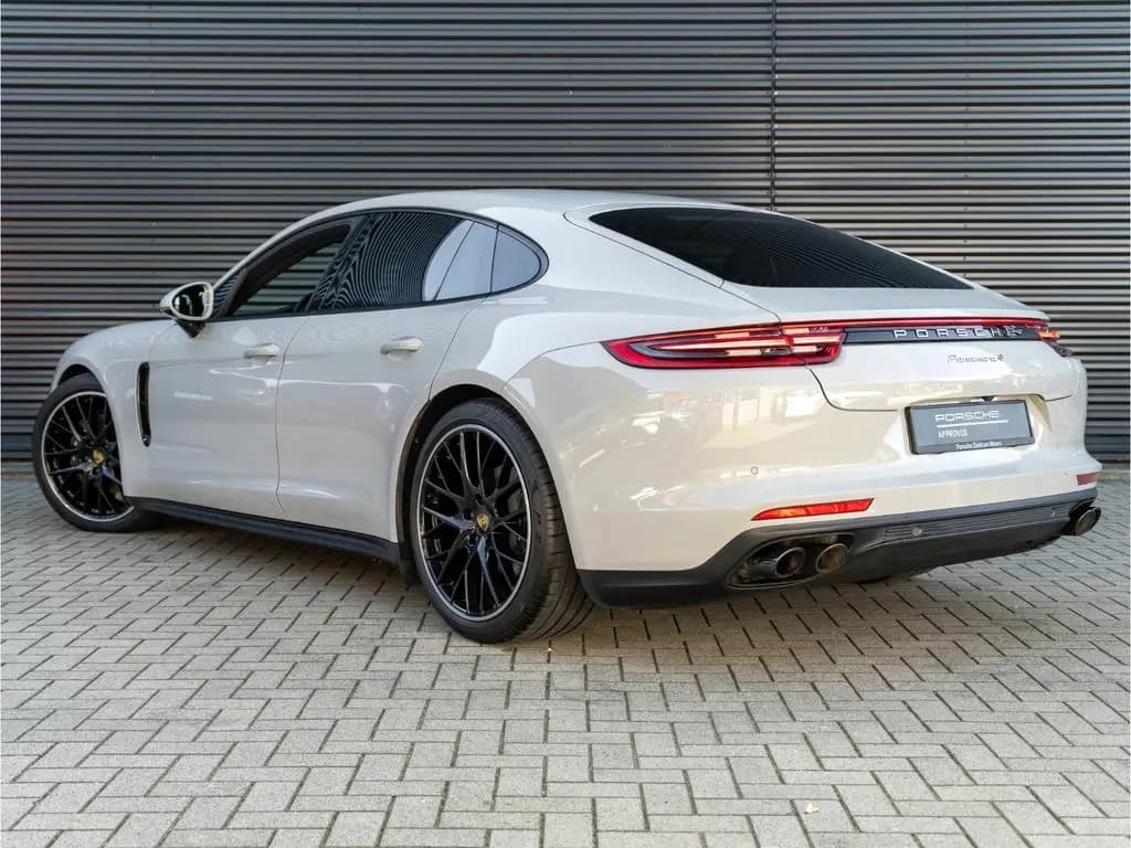 Main__Slider__Photo:Porsche Panamera 4 21'' Luftfederung Sportabgasanlage 04/2018-0
