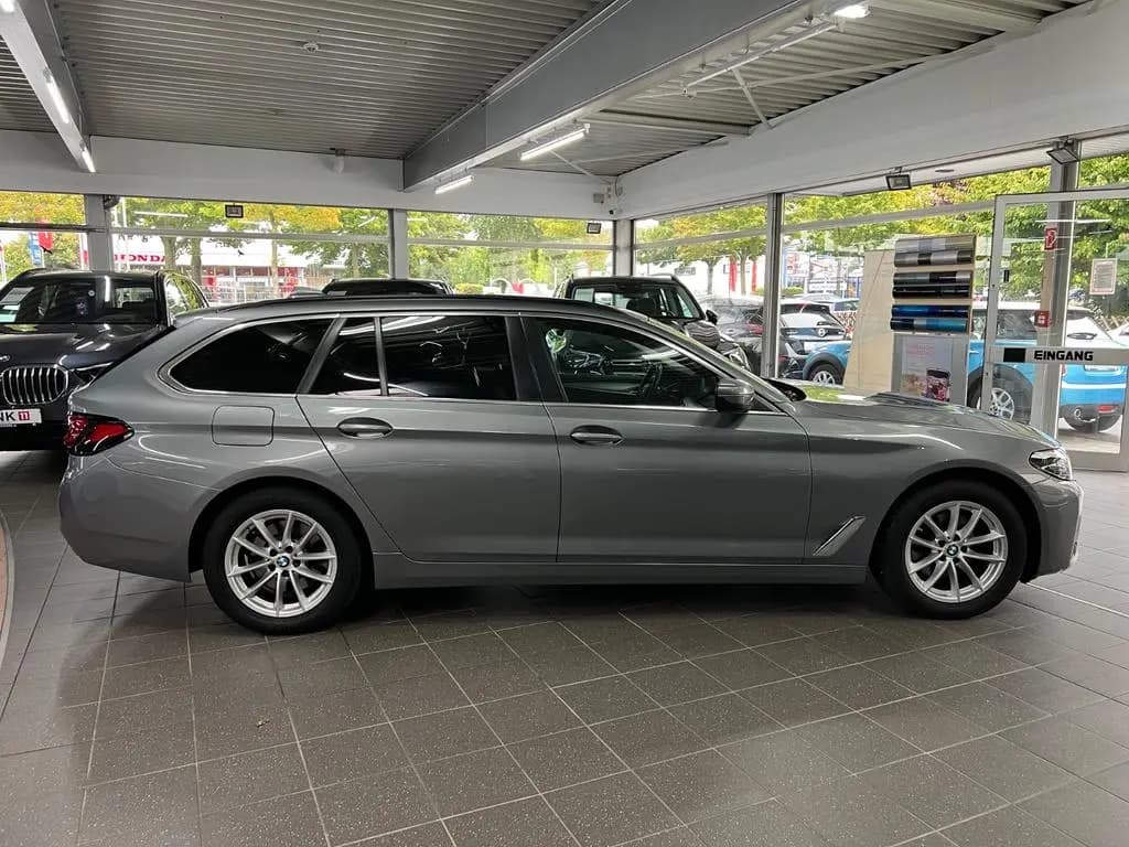 Main__Slider__Photo:BMW 5 Series 520d Touring xD AHK+SH+Park+Driving Assist+KAM. 03/2023-0