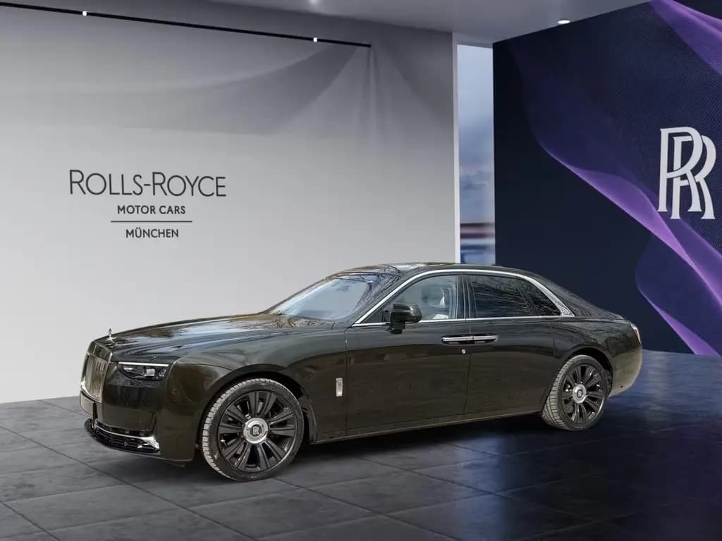 Main__Slider__Photo:Rolls-Royce Ghost *PROVENANCE* 03/2025-0