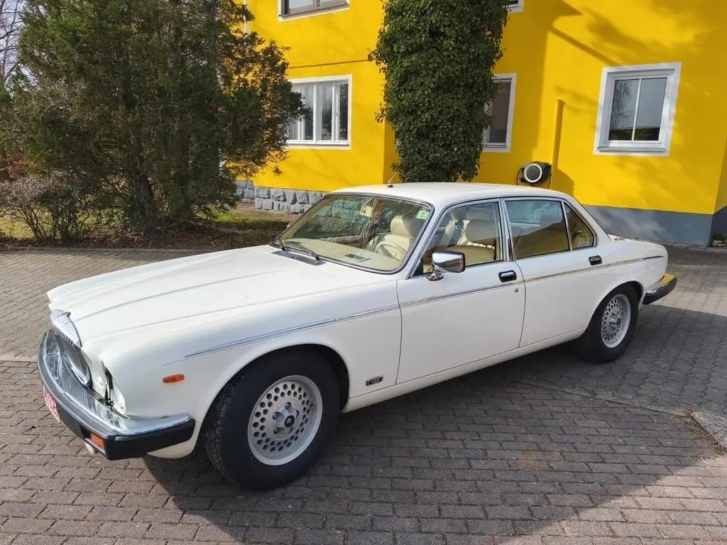 Main__Slider__Photo:Jaguar XJ 07/1985-0