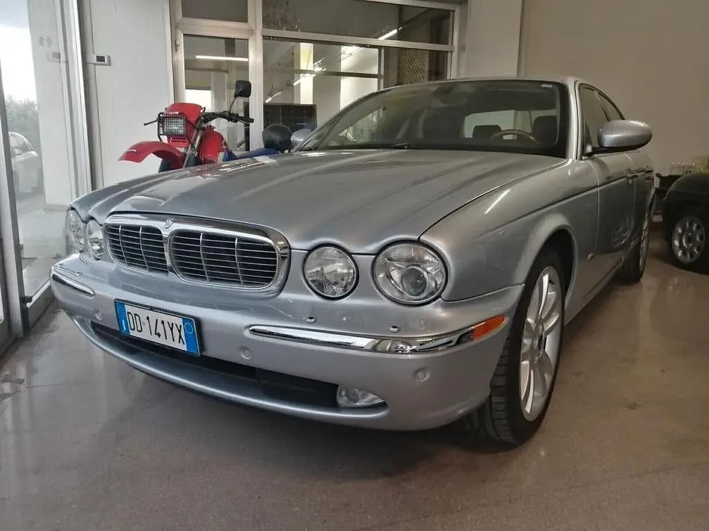 Main__Slider__Photo:Jaguar XJ 2.7 D V6 cat Executive 04/2007-0