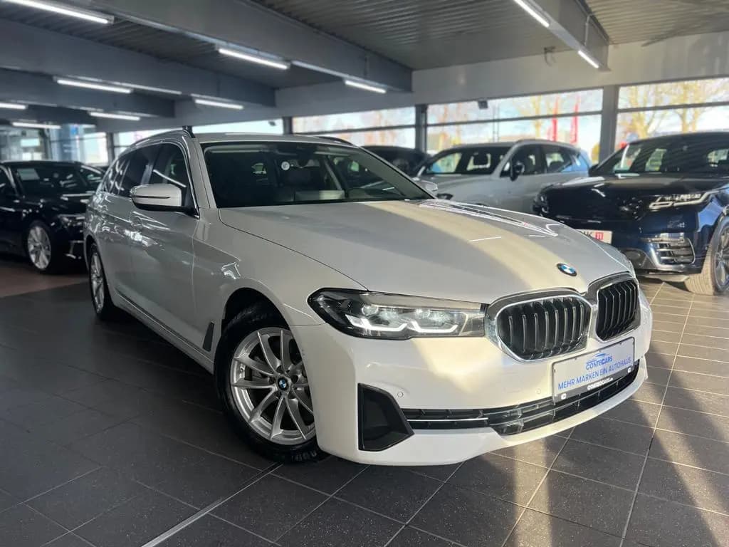 Main__Slider__Photo:BMW 5 Series 520d Touring xD Business+Driving Assistant+Park 04/2023-0