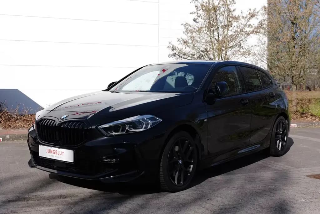 Main__Slider__Photo:BMW 1 Series 120i M + BLACK SAPPHIRE + 2. Hand 06/2021-0