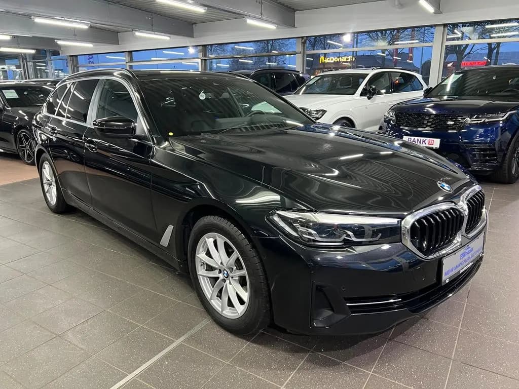 Main__Slider__Photo:BMW 5 Series 520 d Touring AMB+HuD+Park Assist+Standheizung 06/2023-0