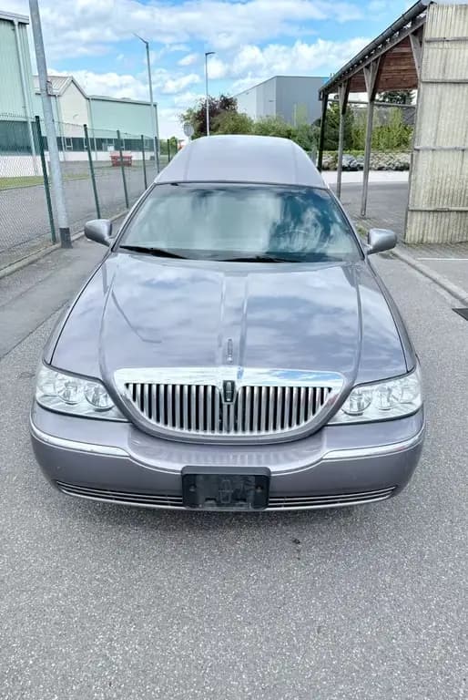 Main__Slider__Photo:Lincoln Other Andere Leichenwagen Amerika Town 09/2003-0