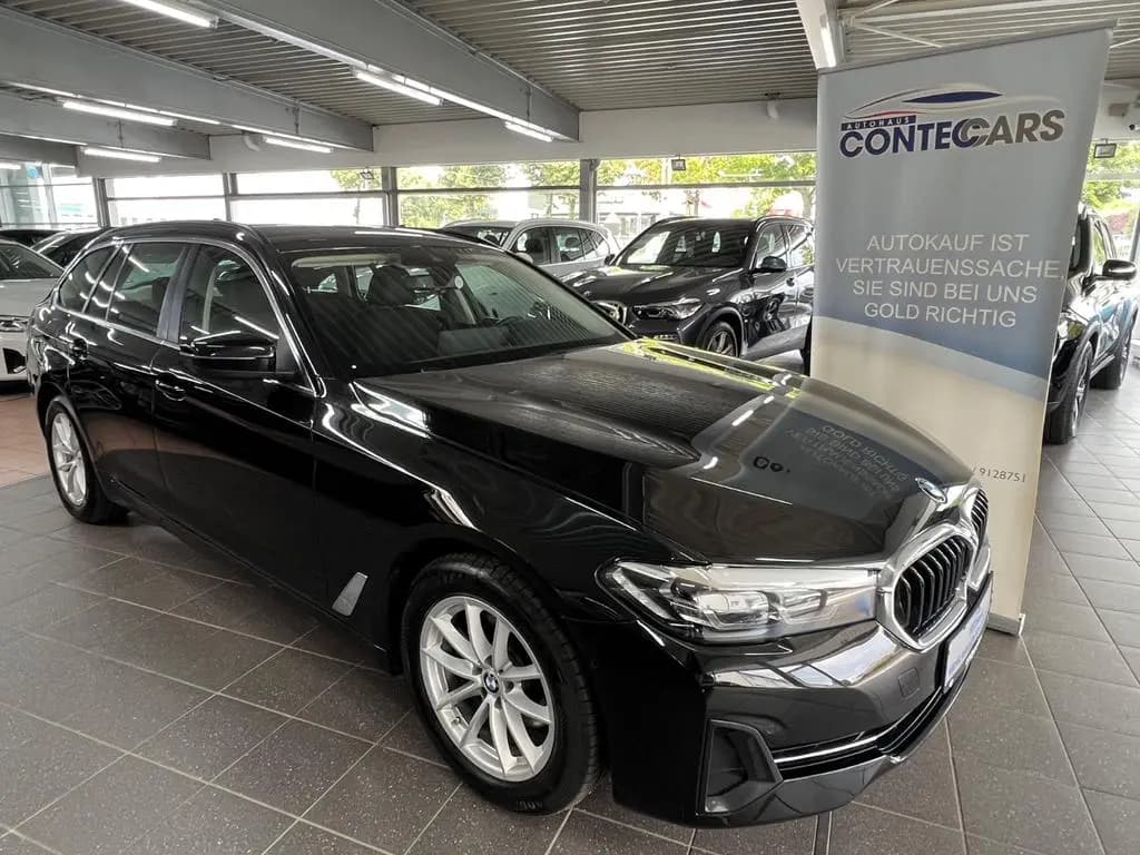 Main__Slider__Photo:BMW 5 Series 520d Touring Driving BusinessASSIST+ParkASSIST 01/2023-0