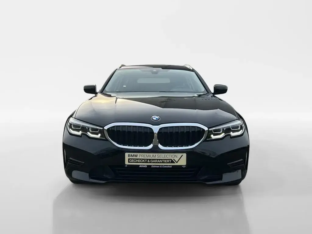 Main__Slider__Photo:BMW 3 Series 330e xDrive Touring 12/2021-1