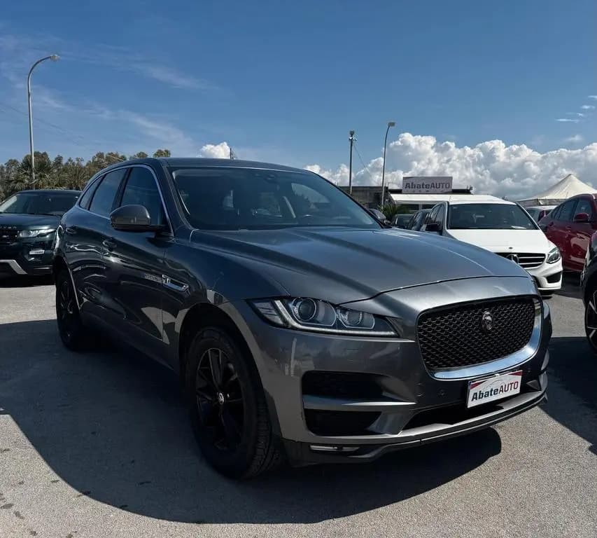 Main__Slider__Photo:Jaguar F-Pace 2.0 D 180 CV AWD Portfolio 03/2018-0