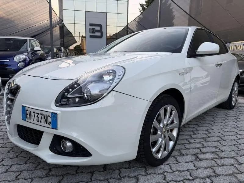 Main__Slider__Photo:Alfa Romeo Giulietta Giulietta 1.4 tb Progressio 05/2014-0