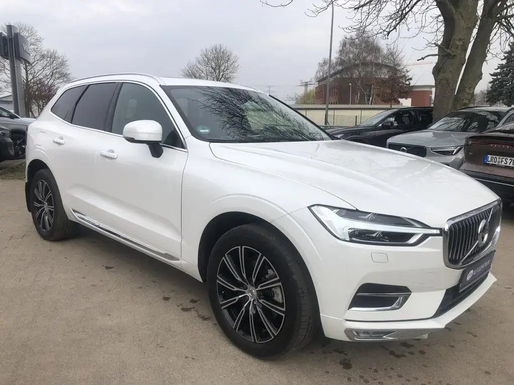 Main__Slider__Photo:Volvo XC60 B4 Inscription Panoramdach Anhängerzug 11/2020-1