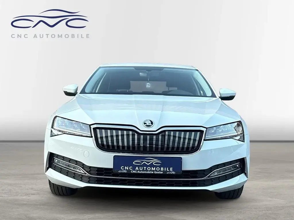 Main__Slider__Photo:Skoda Superb Lim. Ambition iV StHz/DCC/Digial/LED 12/2022-1