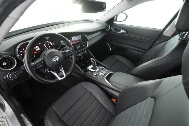 Main__Slider__Photo:Alfa Romeo Giulia ROMEO Giulia Giulia 2.2 Turbodiesel 190 CV 12/2021-1