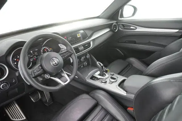 Main__Slider__Photo:Alfa Romeo Stelvio ROMEO Stelvio Stelvio 2.2 Turbodiesel 210 C 08/2021-1