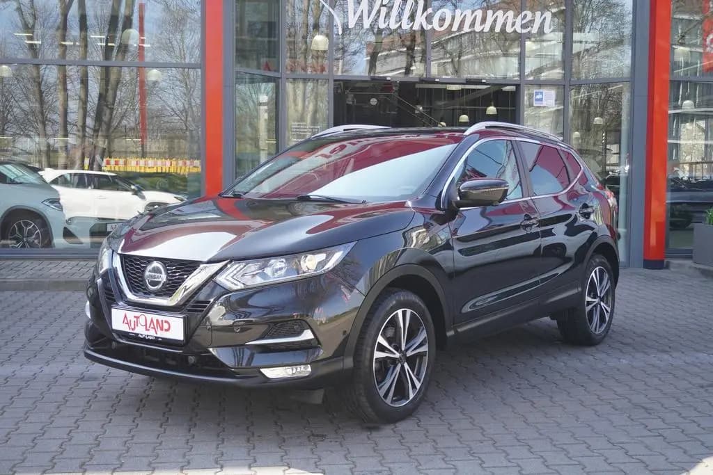 Main__Slider__Photo:Nissan Qashqai 1.3 N-Connecta Klimaaut. Navi Panorama 02/2020-0