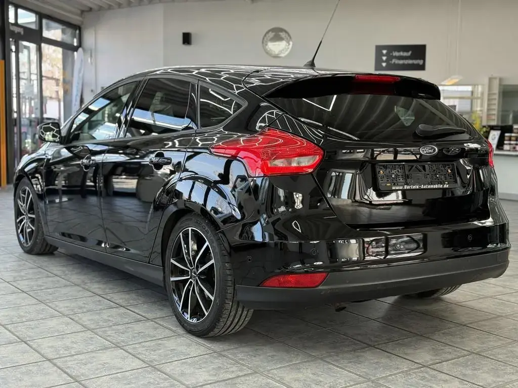 Main__Slider__Photo:Ford Focus 1.0 EcoBoost Business, Navi, Klimaautom. 03/2017-1