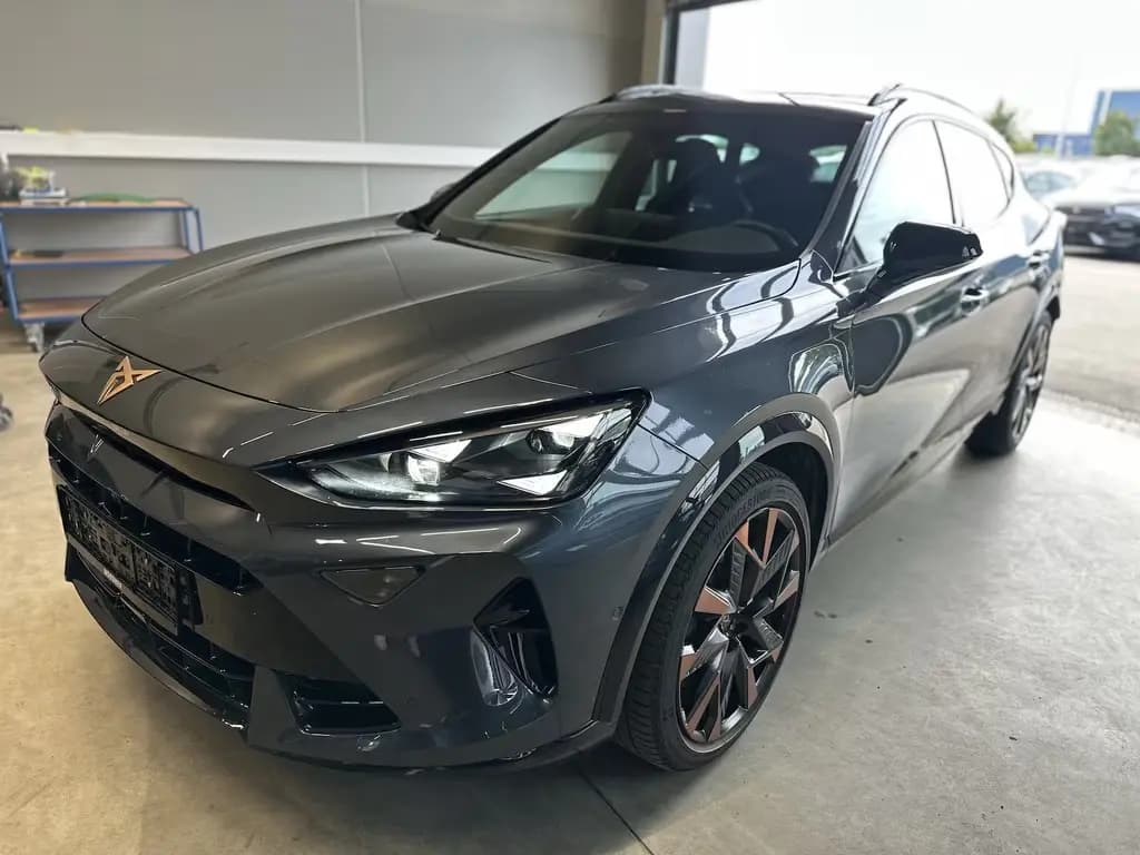 Main__Slider__Photo:Cupra Formentor VZ 4Drive Leder Sennheiser AHK Skyline 03/2025-0
