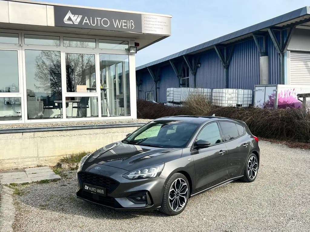 Main__Slider__Photo:Ford Focus Lim. ST-Line/ACC/SPUR/KAMERA/LED/HU-NEU 10/2019-0