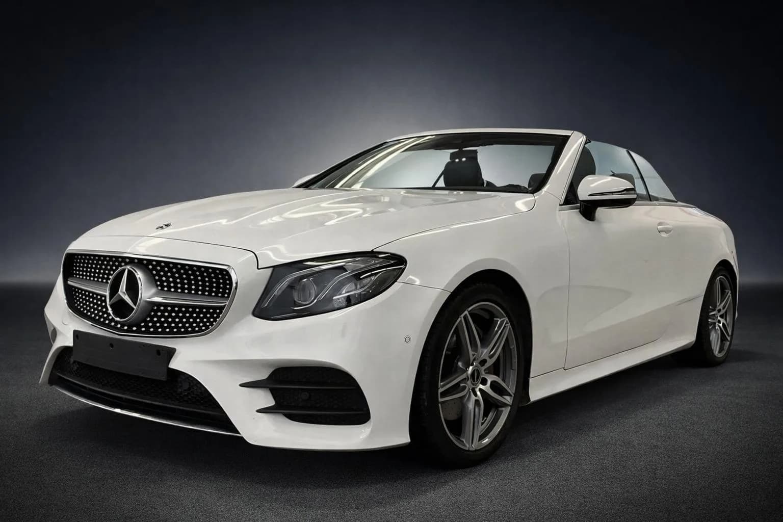 Main__Slider__Photo:Mercedes-Benz E-Class 200 03/2019-0