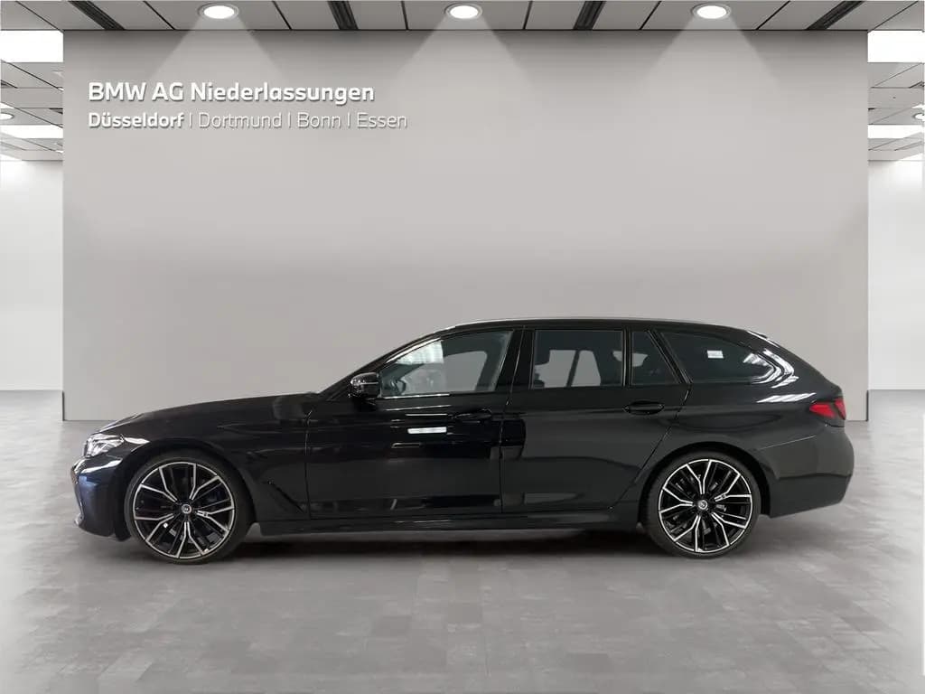 Main__Slider__Photo:BMW 5 Series 520d xDrive Touring M Sport AHK Harman/K Kamera 02/2023-0