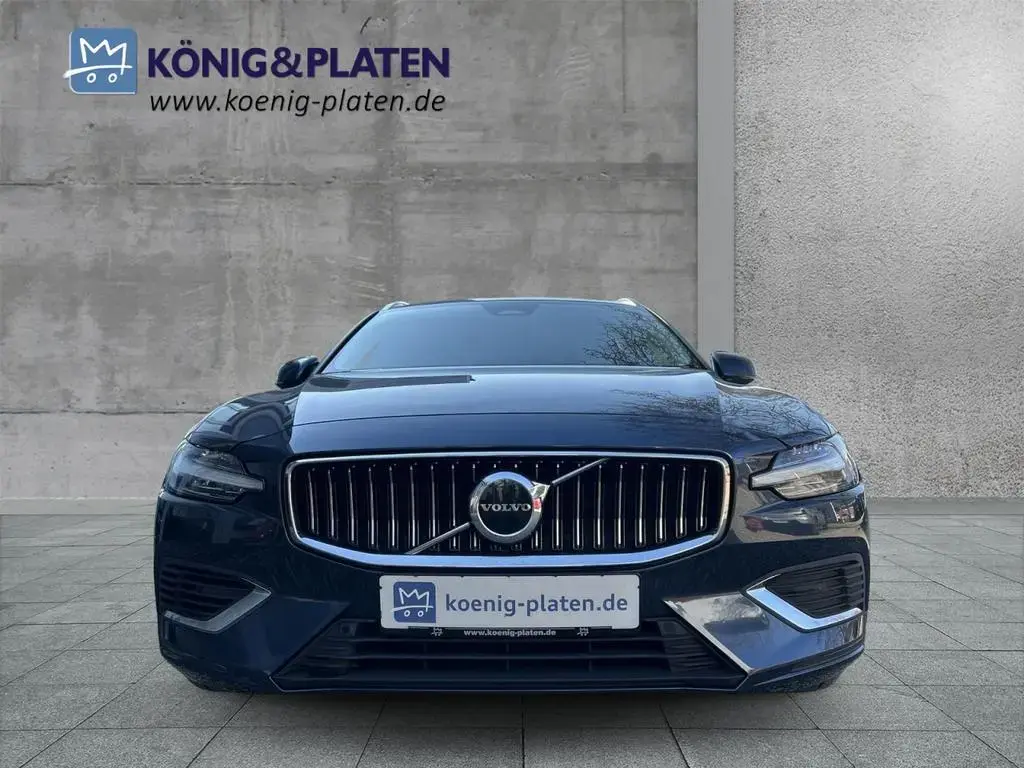 Main__Slider__Photo:Volvo V60 Recharge T6 AWD Core Klima Navi 02/2023-1