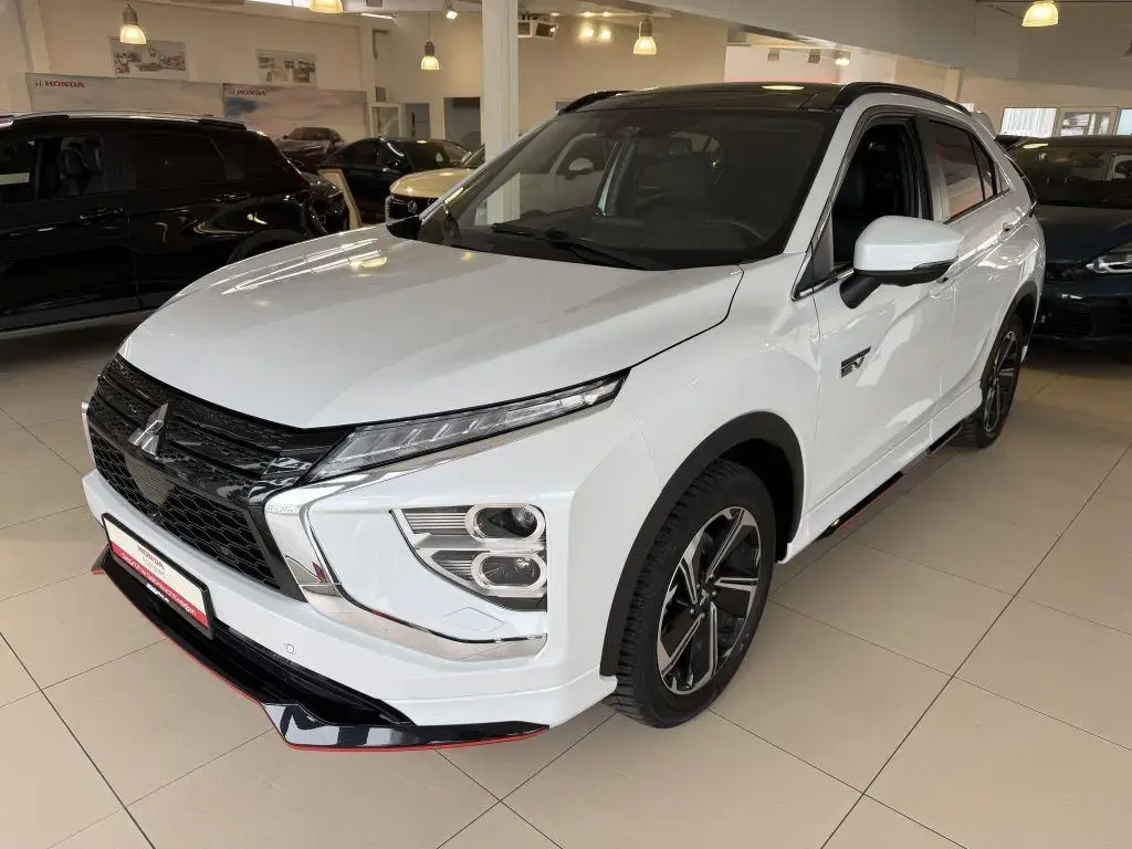 Main__Slider__Photo:Mitsubishi Eclipse Cross Plug-In Hybrid 4WD Top Styling Pak 04/2021-1