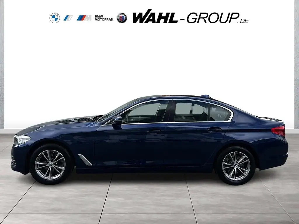 Main__Slider__Photo:BMW 5 Series 520d Business Sport SHZ Navi ActiveGuard PDC RFK 01/2018-1