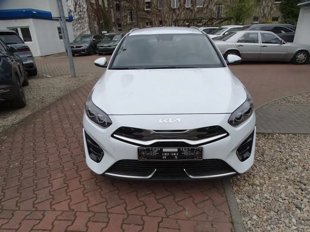 Main__Slider__Photo:Kia cee´d Sportswagon 1.6 Plug-in Hybrid Vision 04/2022-1