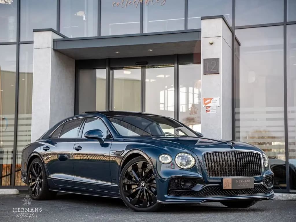 Main__Slider__Photo:Bentley Flying Spur 4.0 V8 1st Edition / Mulliner / Blac 04/2021-0