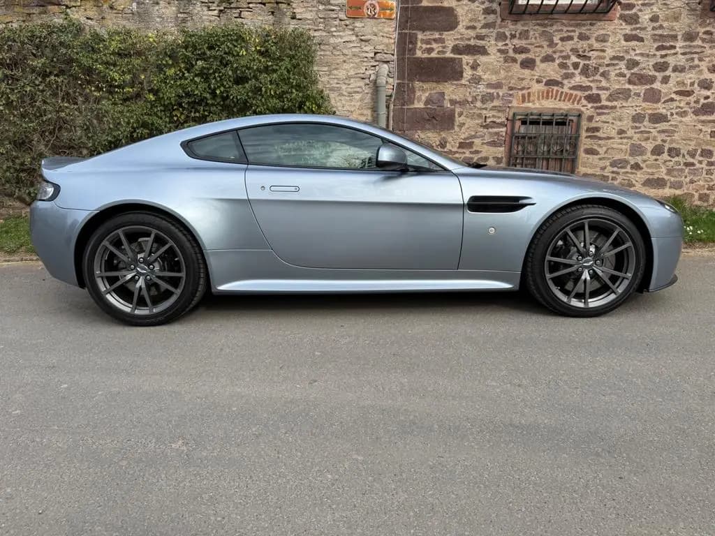 Main__Slider__Photo:Aston Martin V8 Vantage N430 Coupé Skyfall-Silver 10/2016-0