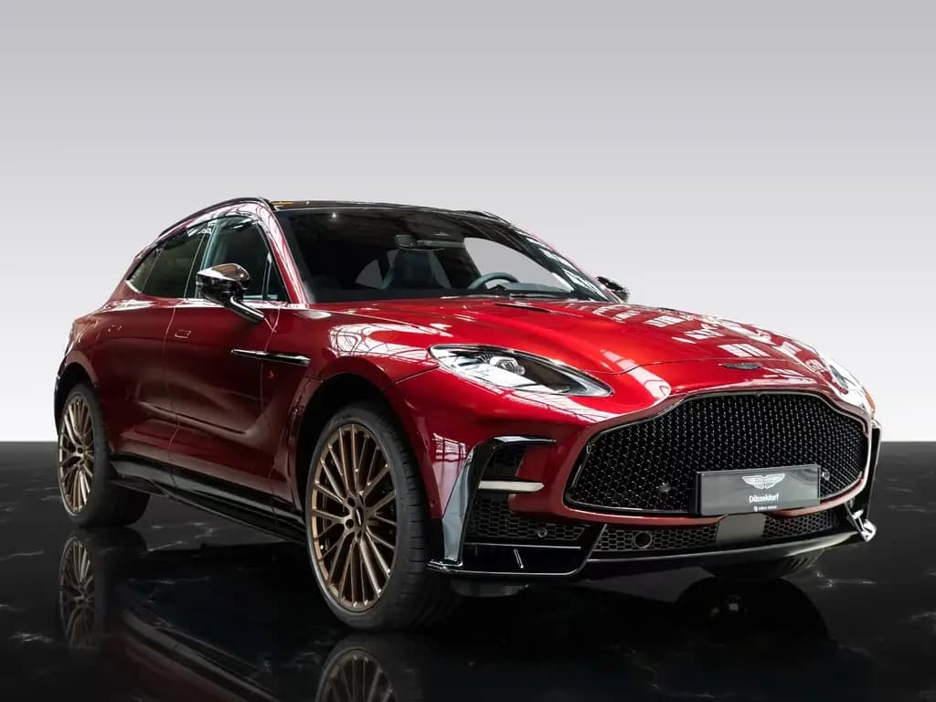 Main__Slider__Photo:Aston Martin DBX S | Tow Park | Remote Park Heat 03/2026-0