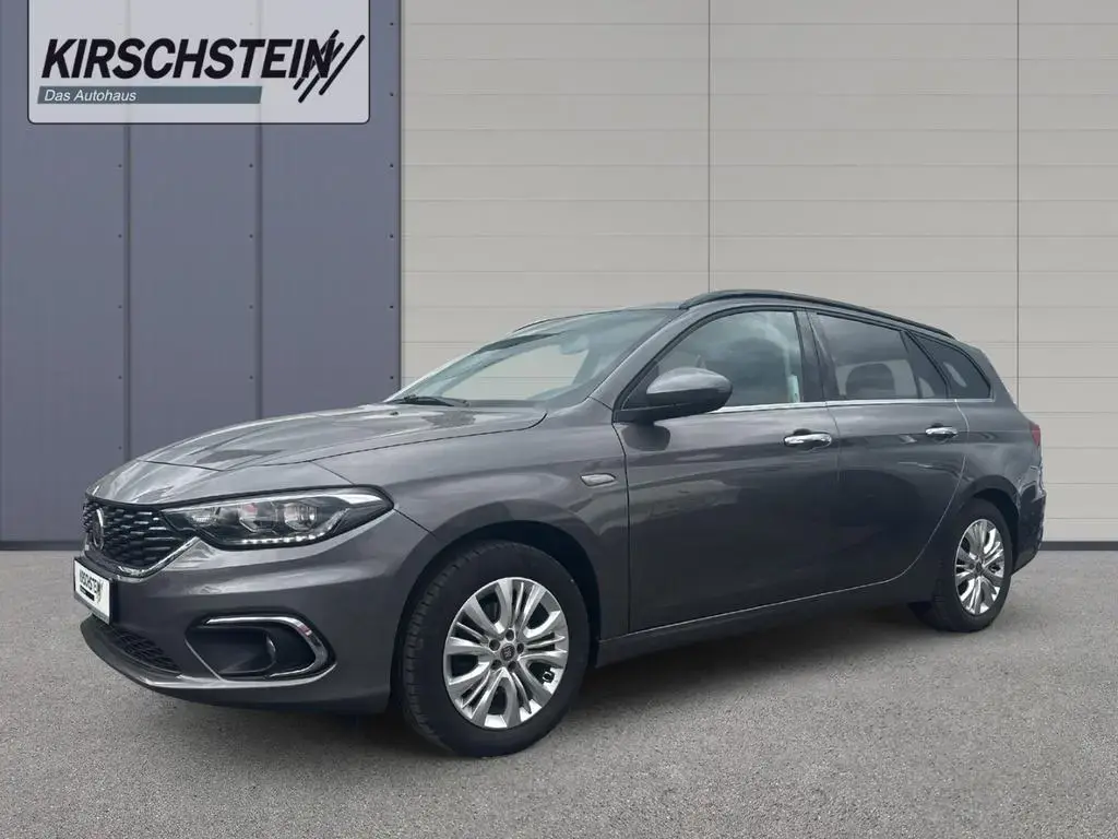 Main__Slider__Photo:Fiat Tipo Kombi 1.4 T-Jet Lounge WR Sitzheizung Bluet 10/2017-1