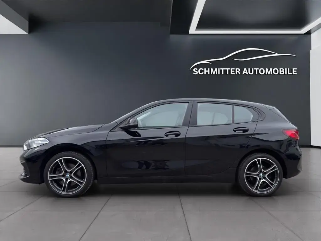 Main__Slider__Photo:BMW 1 Series 118i  Limousine Automatik  Advantage 11/2022-1