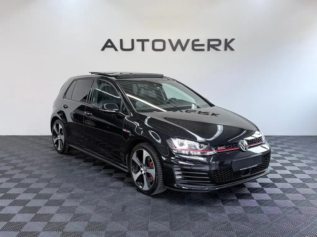 Main__Slider__Photo:Volkswagen Golf VII Lim. GTI Performance*Pano*Kamera*Dcc* 03/2016-1