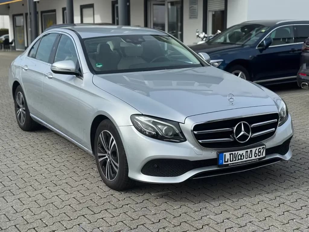 Main__Slider__Photo:Mercedes-Benz E-Class 220 E Limousine E 220 d 4Matic*Burmester*Kamer 08/2019-0