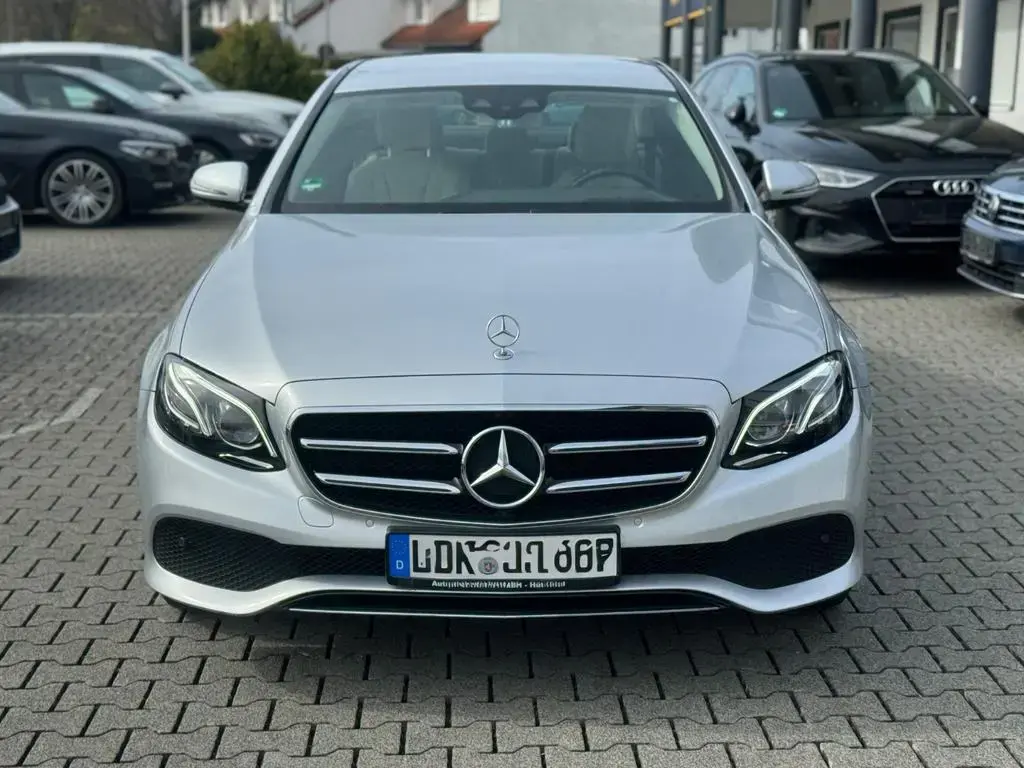 Main__Slider__Photo:Mercedes-Benz E-Class 220 E Limousine E 220 d 4Matic*Burmester*Kamer 08/2019-1