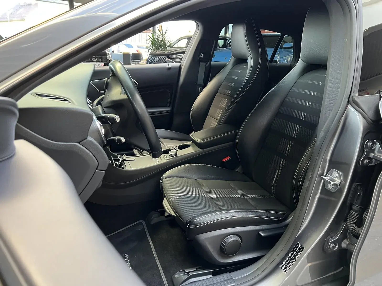 Main__Slider__Photo:Mercedes-Benz CLA-Class 200 04/2019-1