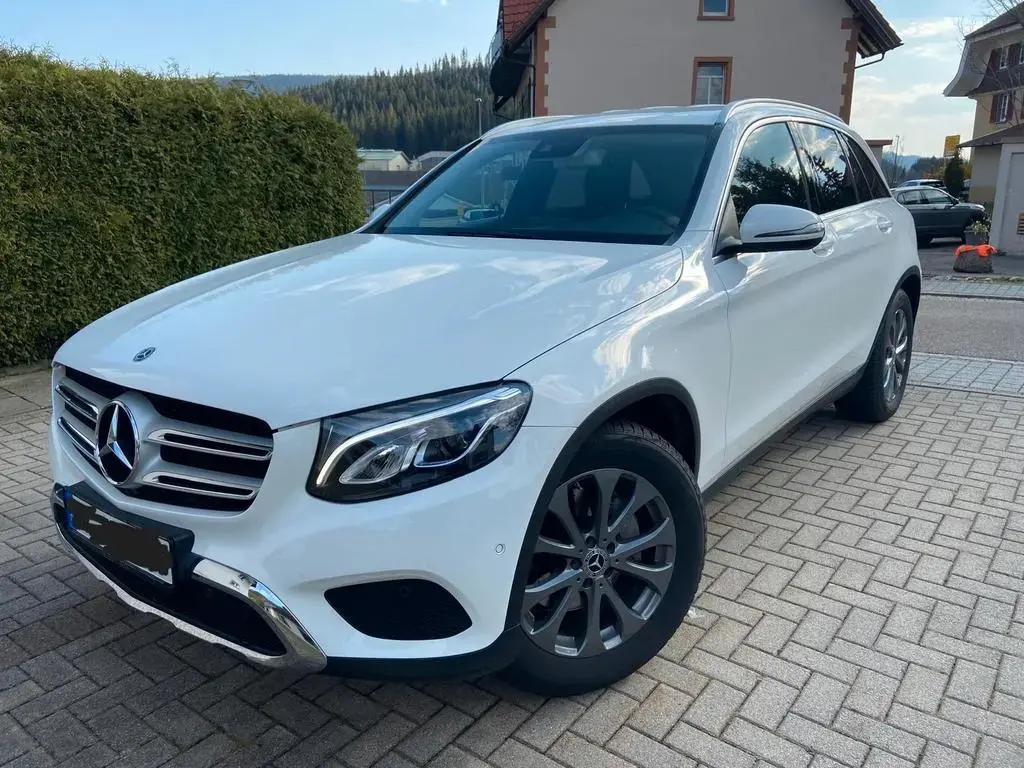 Main__Slider__Photo:Mercedes-Benz GLC-Class 220 d 4Matic 08/2017-1
