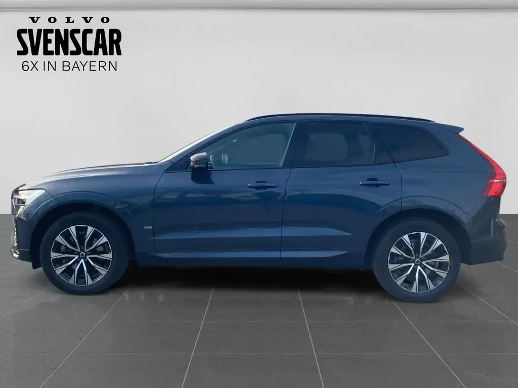 Main__Slider__Photo:Volvo XC60 Plus Dark B4 Benzin StandHZG AHK Navi Leder 10/2023-1