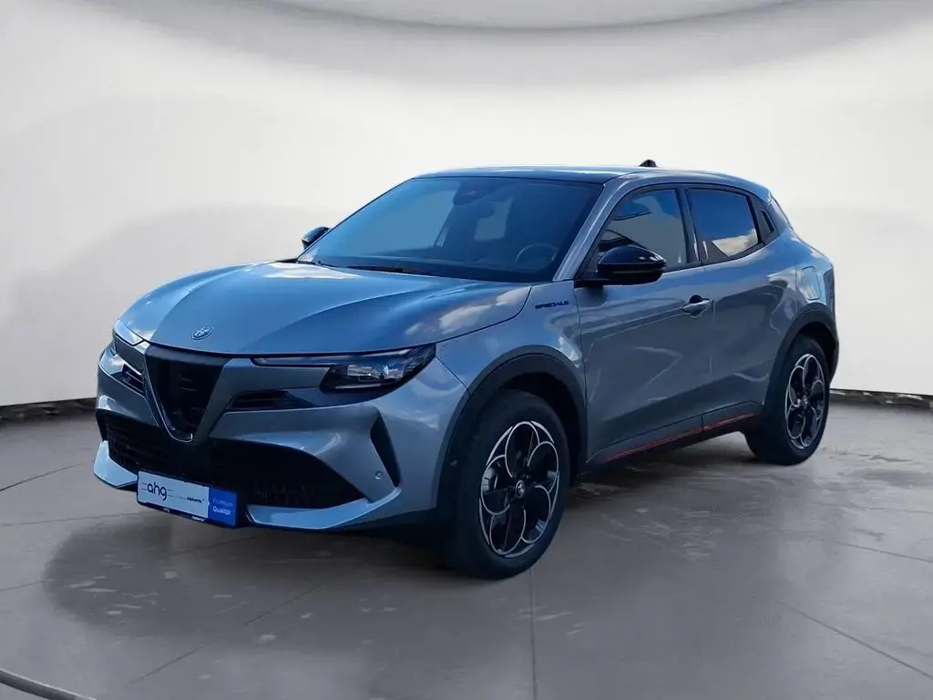 Main__Slider__Photo:Alfa Romeo Junior 1.2 MHEV VGT Speciale e-DCT6 Ibrid Tempom 03/2025-1